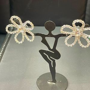 crystal flower earrings!